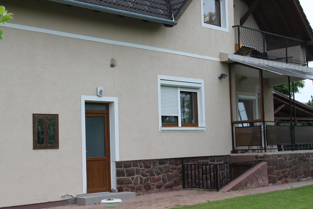 Márta Apartman Balatonalmádi Esterno foto