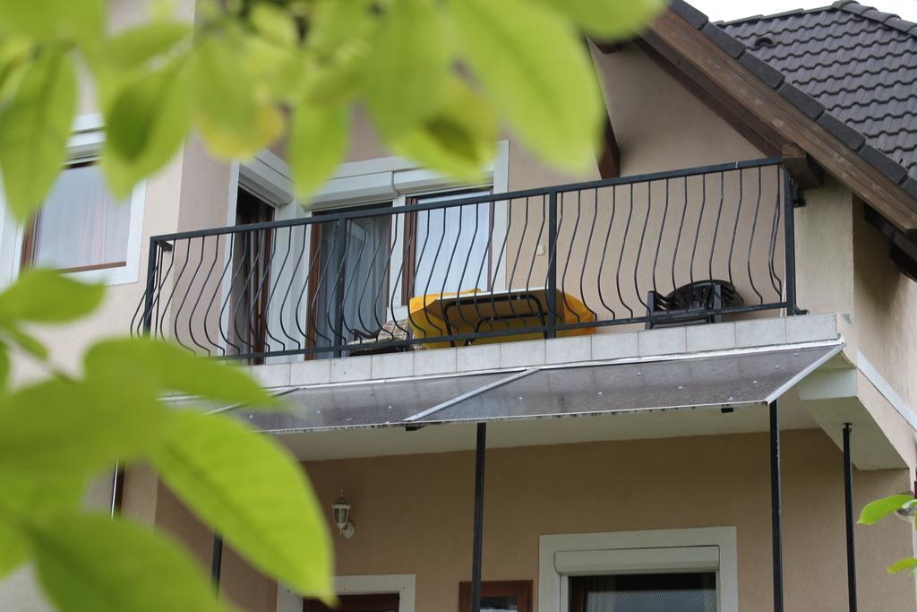 Márta Apartman Balatonalmádi Esterno foto